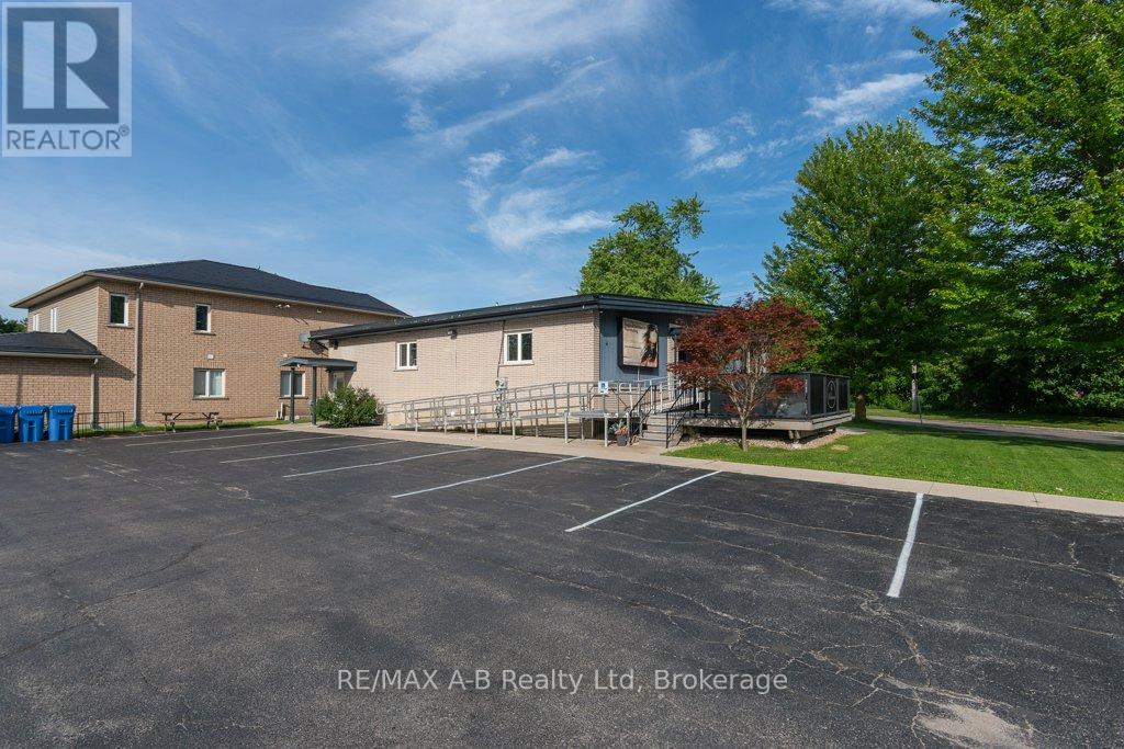 4 Mc Farlane Street, Stratford, Ontario  N5A 8B6 - Photo 4 - X13486212