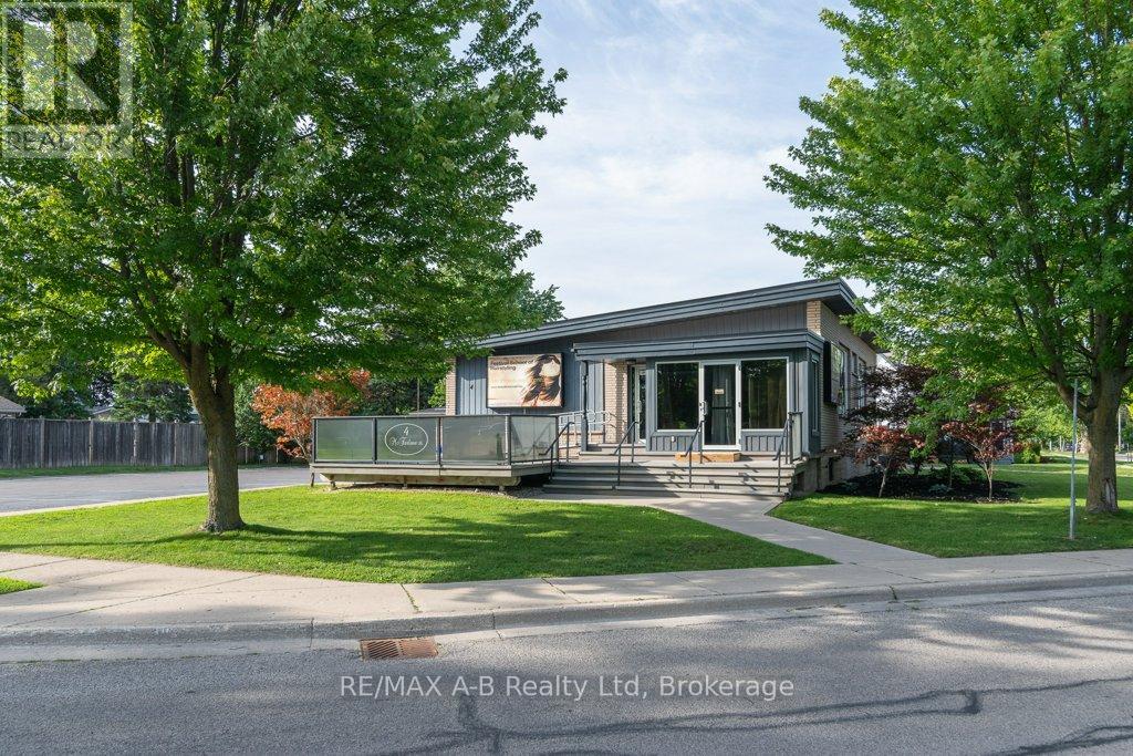 4 Mc Farlane Street, Stratford, Ontario  N5A 8B6 - Photo 3 - X13486212