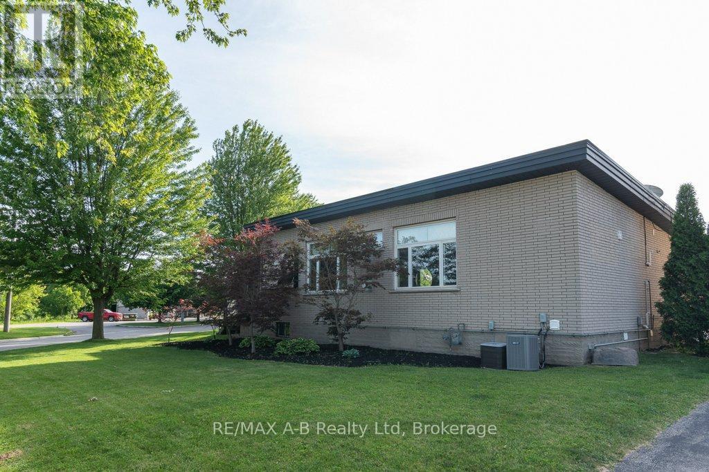 4 Mc Farlane Street, Stratford, Ontario  N5A 8B6 - Photo 7 - X13486212