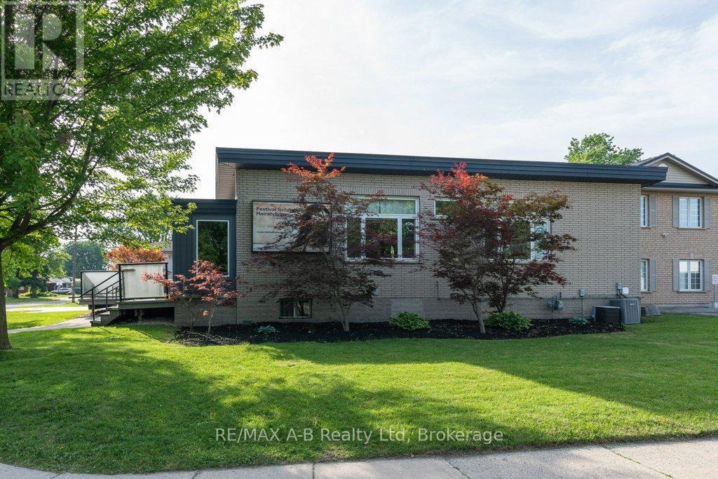 4 Mc Farlane Street, Stratford, Ontario  N5A 8B6 - Photo 6 - X13486212