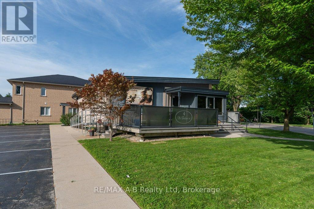 4 Mc Farlane Street, Stratford, Ontario  N5A 8B6 - Photo 5 - X13486212