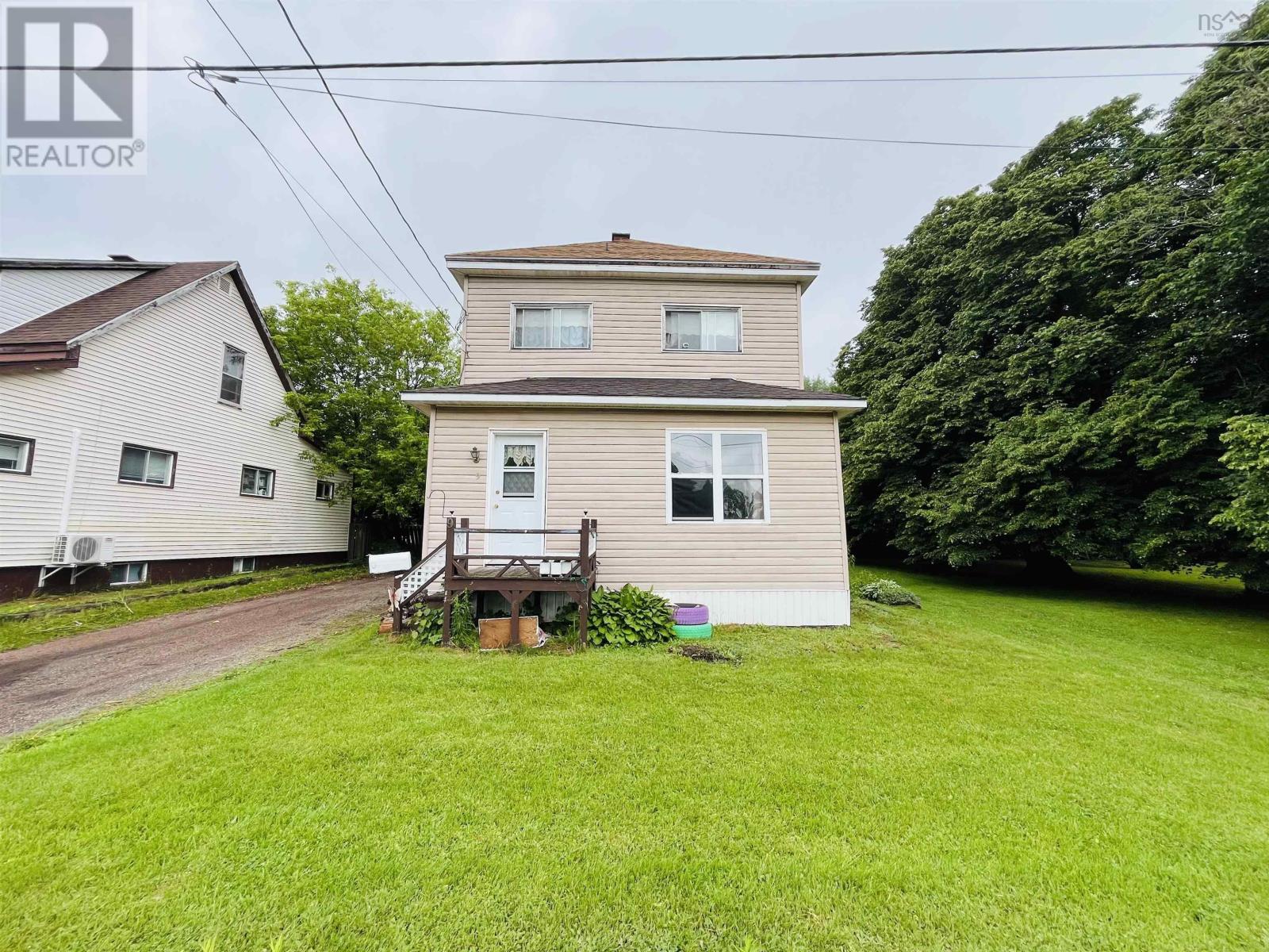 9 Dundonald Street, Amherst, Nova Scotia  B4H 1G8 - Photo 2 - 202616413