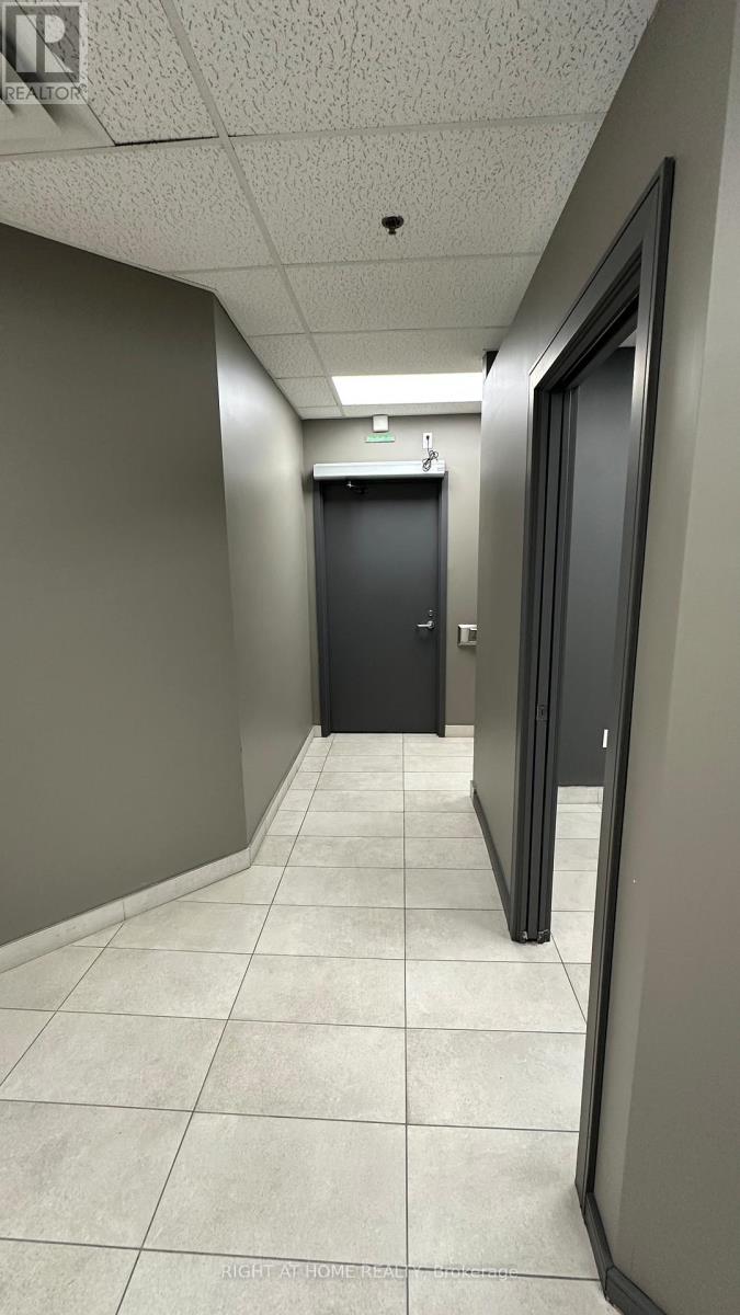 4 - 691 Richmond Street, London East (East F), Ontario  N6A 5M1 - Photo 7 - X12516316