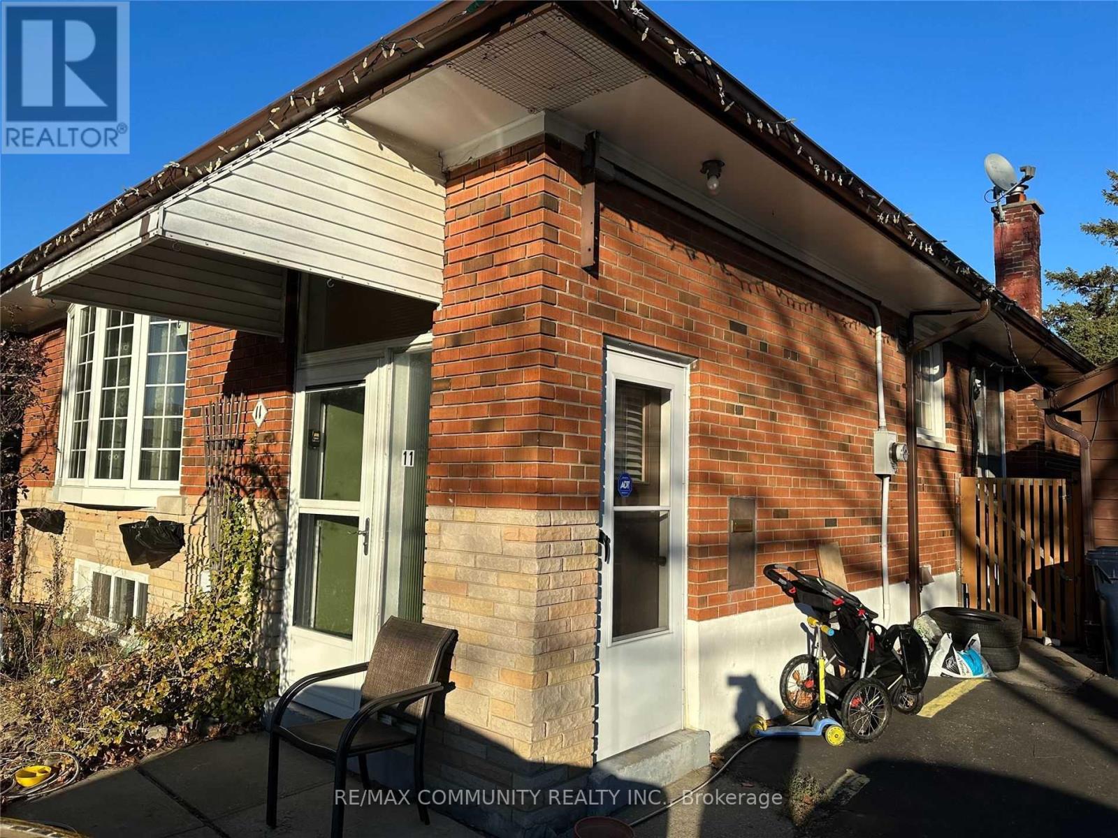 11 Ingrid Drive, Toronto, Ontario M1G 3A5 - Photo 2 - E13518024