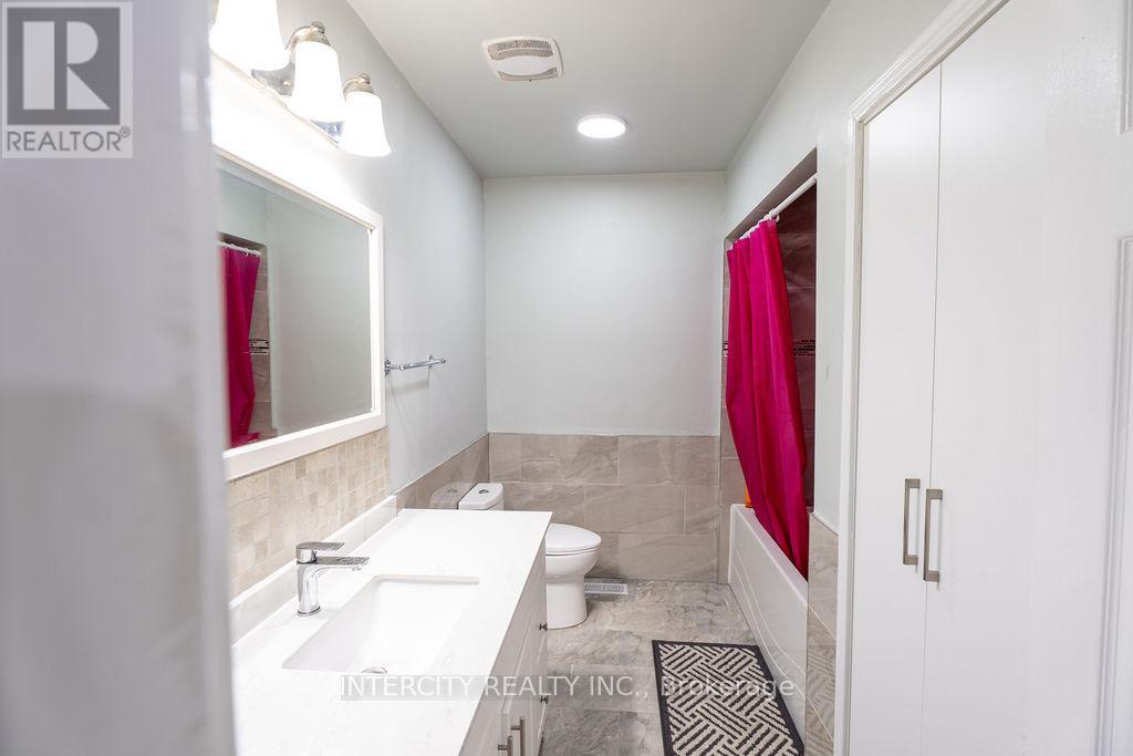 76 Felan Crescent, Toronto, Ontario  M9V 3A3 - Photo 12 - W13517962