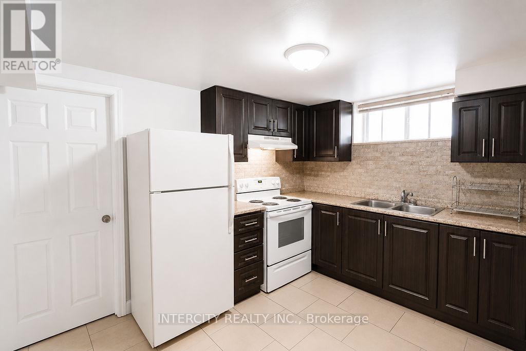 76 Felan Crescent, Toronto, Ontario  M9V 3A3 - Photo 20 - W13517962