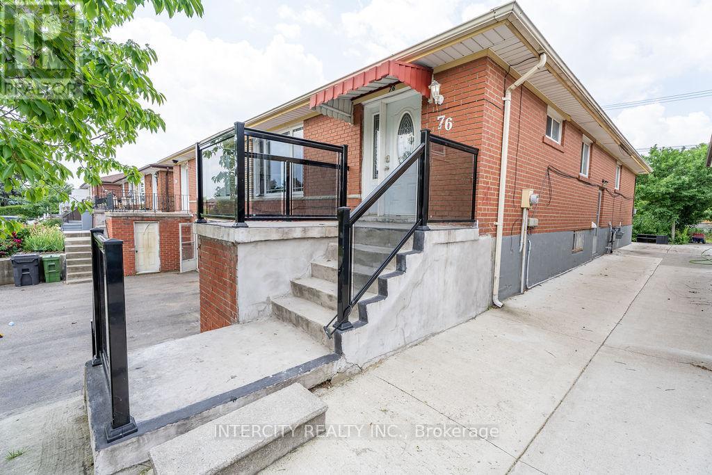 76 Felan Crescent, Toronto, Ontario  M9V 3A3 - Photo 4 - W13517962