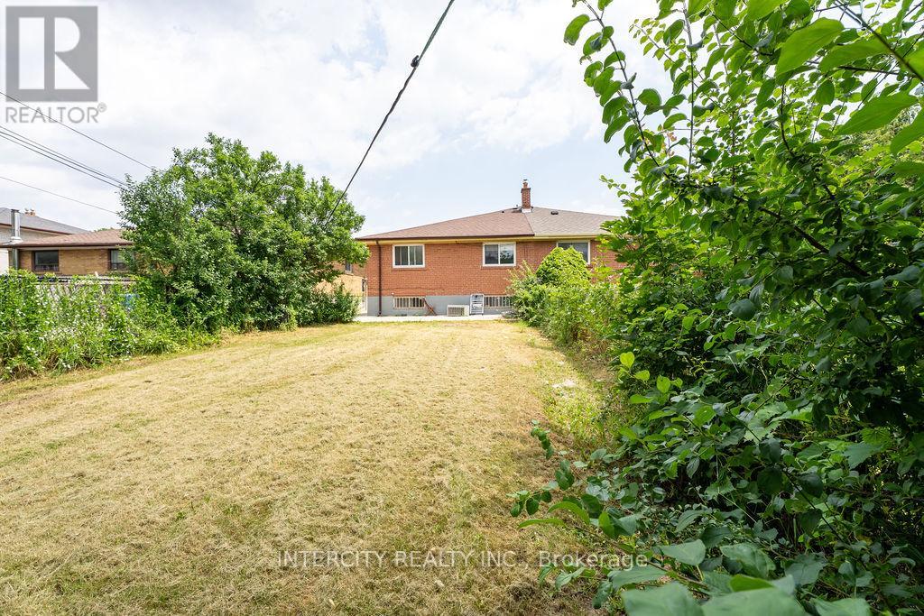 76 Felan Crescent, Toronto, Ontario  M9V 3A3 - Photo 6 - W13517962