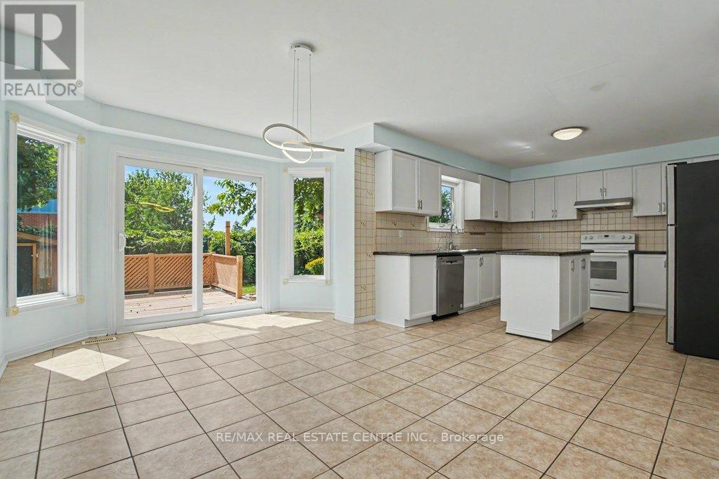 68 Moorehead Crescent, Brampton, Ontario  L6Z 4J6 - Photo 11 - W13517986
