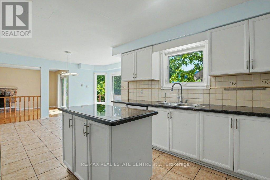 68 Moorehead Crescent, Brampton, Ontario  L6Z 4J6 - Photo 15 - W13517986