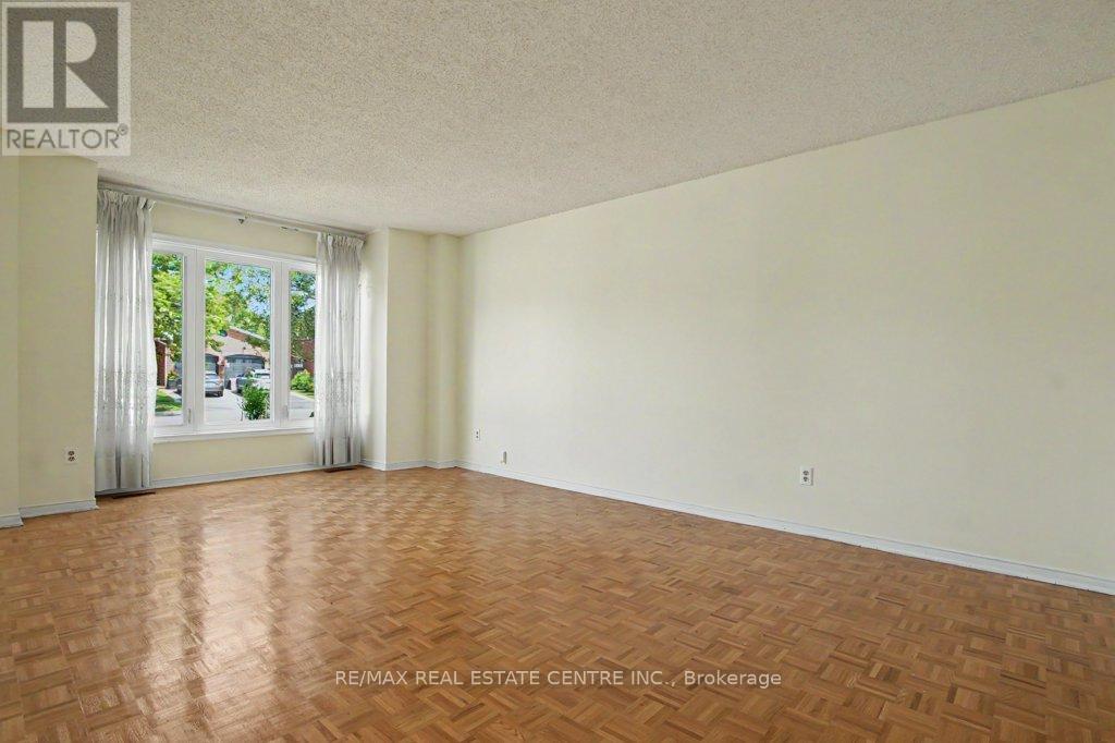 68 Moorehead Crescent, Brampton, Ontario  L6Z 4J6 - Photo 5 - W13517986