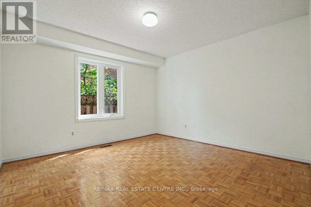 68 Moorehead Crescent, Brampton, Ontario  L6Z 4J6 - Photo 7 - W13517986