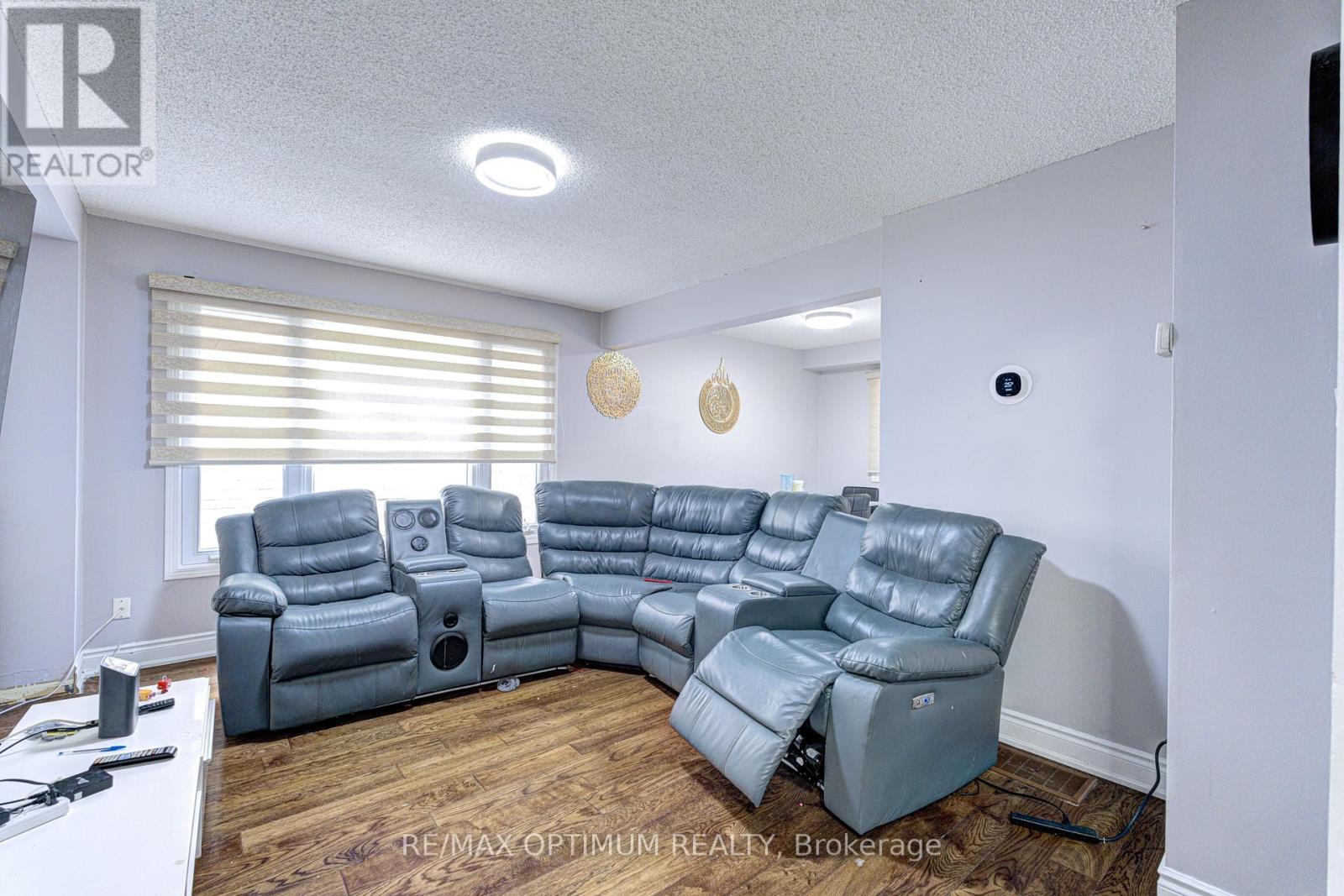 5 Roehampton Crescent, Brampton, Ontario  L6Y 2R3 - Photo 2 - W13518014
