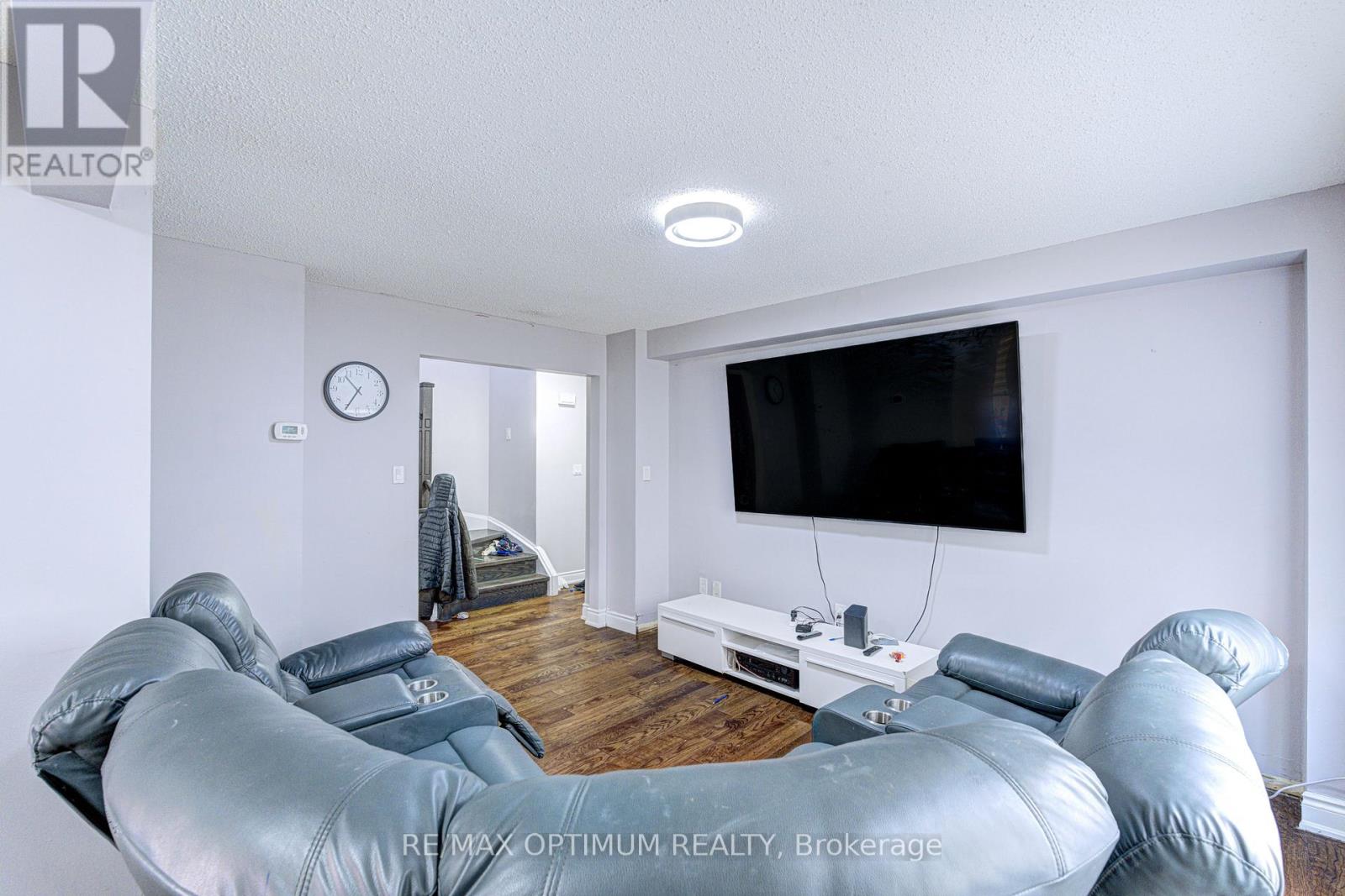 5 Roehampton Crescent, Brampton, Ontario  L6Y 2R3 - Photo 3 - W13518014