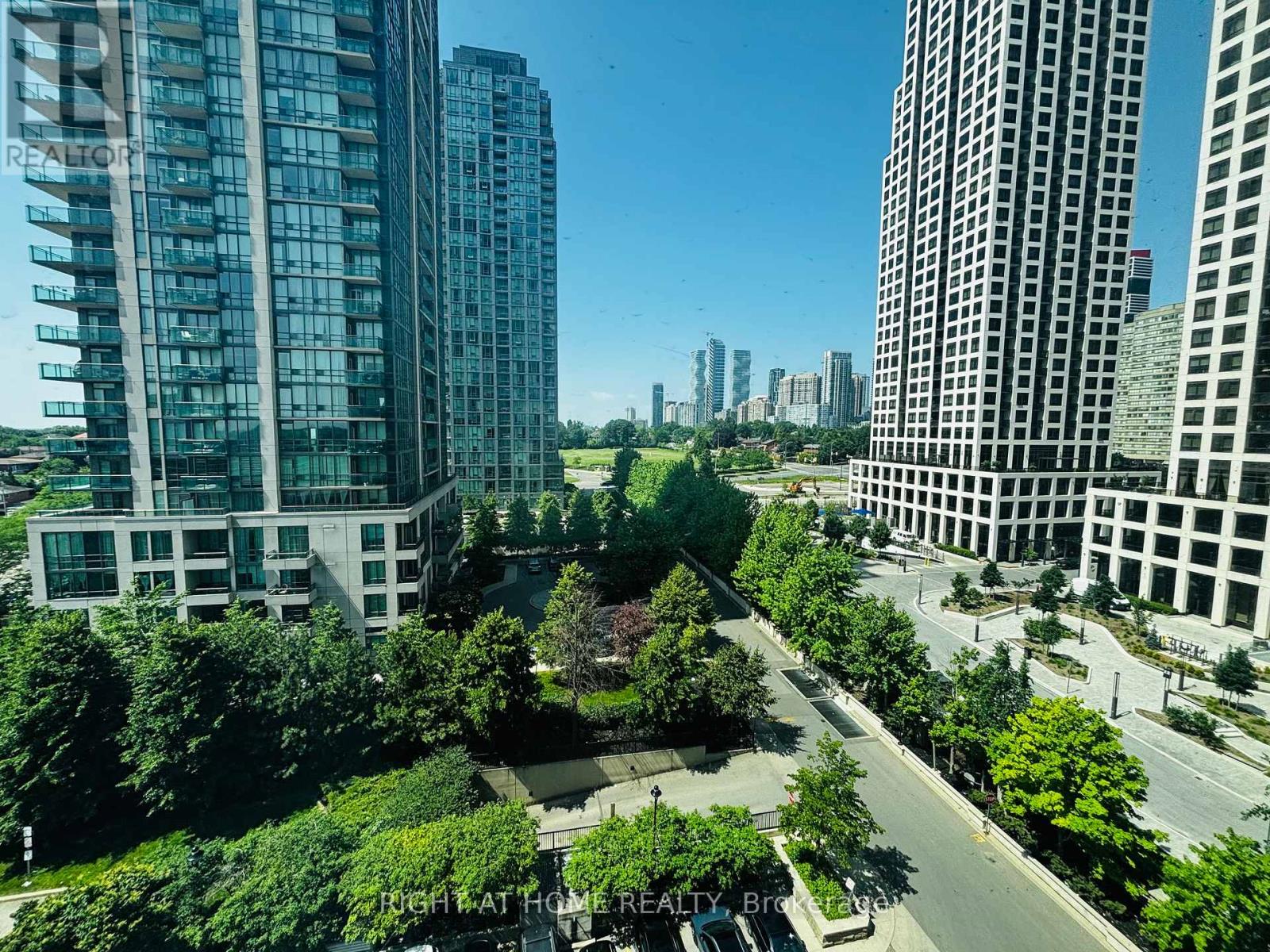 907 - 3504 Hurontario Street, Mississauga, Ontario  L5B 0B9 - Photo 3 - W13518016