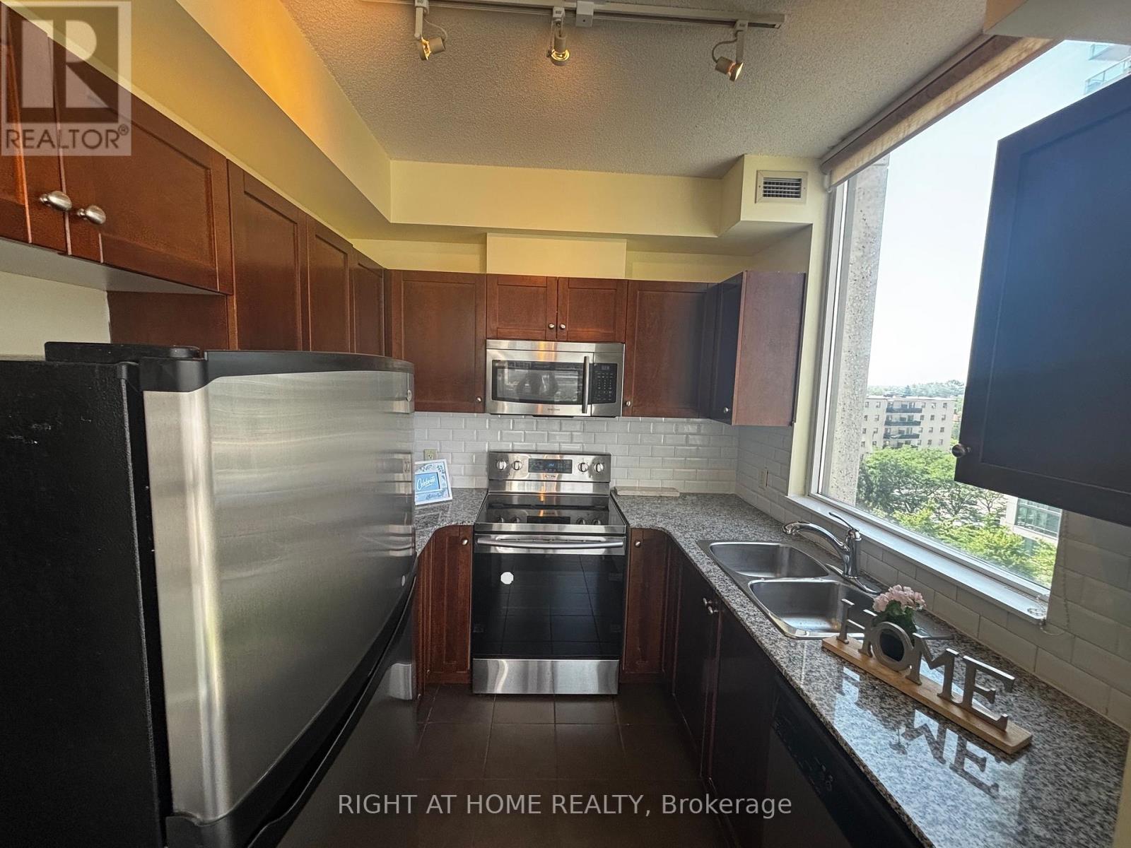 907 - 3504 Hurontario Street, Mississauga, Ontario  L5B 0B9 - Photo 9 - W13518016