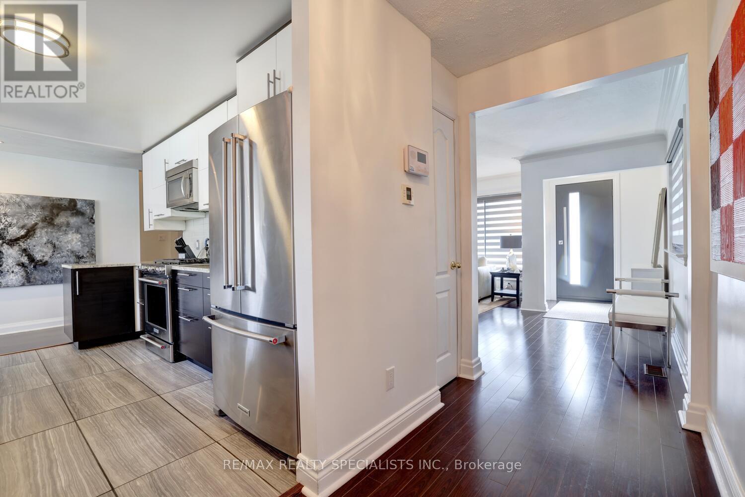 821 Parkland Avenue, Mississauga, Ontario  L5H 3G6 - Photo 11 - W13518114
