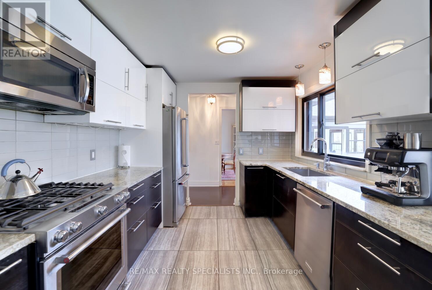 821 Parkland Avenue, Mississauga, Ontario  L5H 3G6 - Photo 13 - W13518114