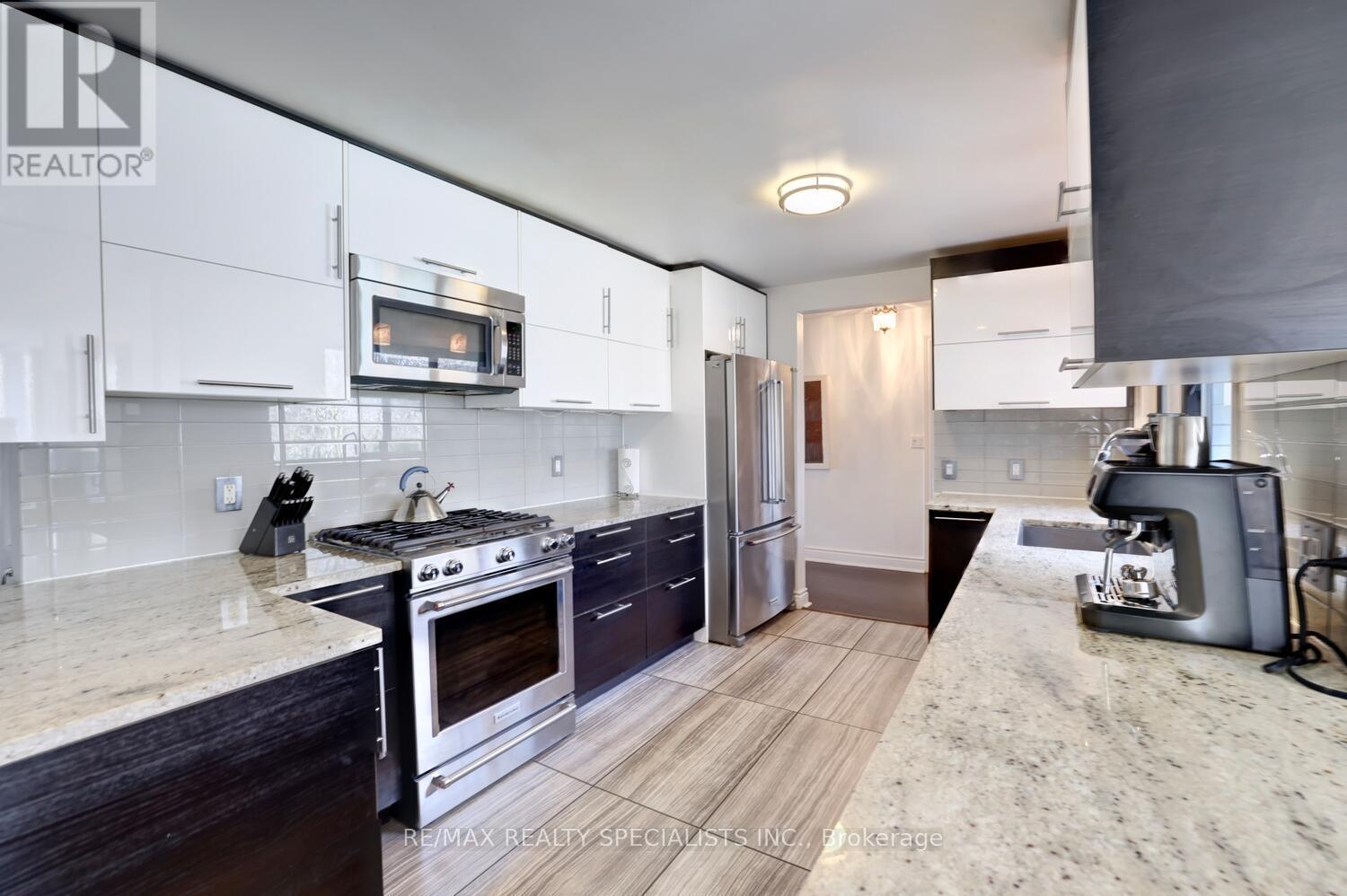 821 Parkland Avenue, Mississauga, Ontario  L5H 3G6 - Photo 14 - W13518114