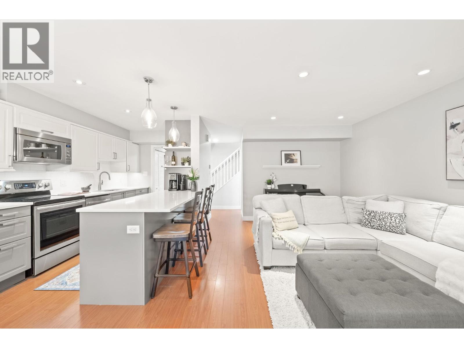 2 9151 Forest Grove Drive, Burnaby, British Columbia  V5A 3Z5 - Photo 5 - R3141630