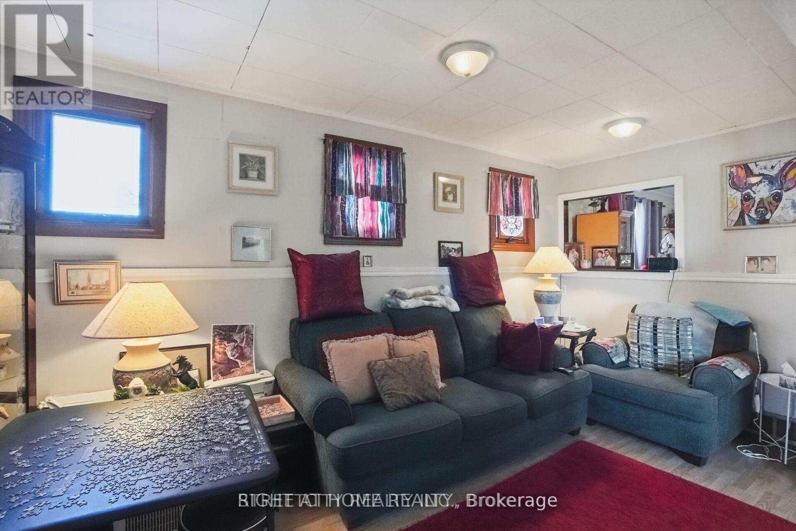 24 Hincks Street, St. Thomas, Ontario N5R 3N6 - Photo 10 - X13242972