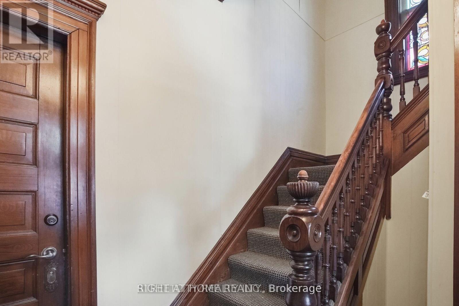 24 Hincks Street, St. Thomas, Ontario N5R 3N6 - Photo 7 - X13242972