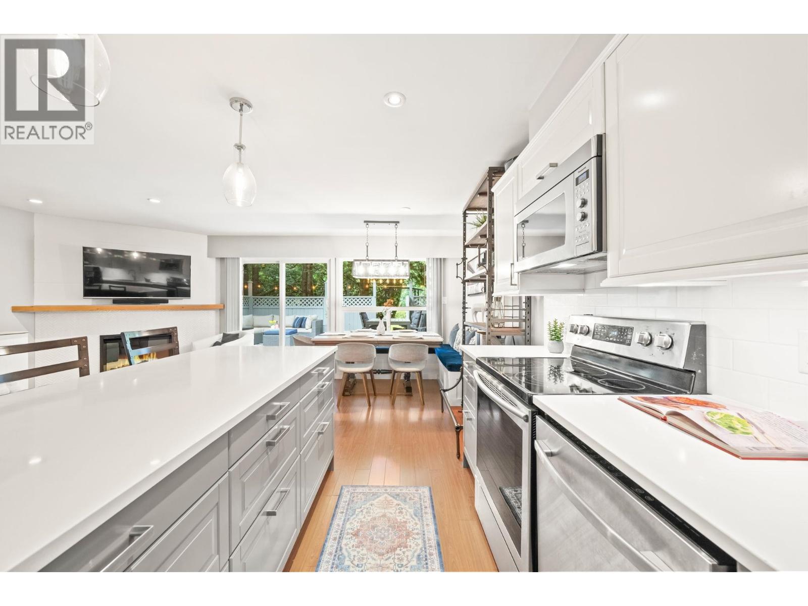 2 9151 Forest Grove Drive, Burnaby, British Columbia  V5A 3Z5 - Photo 4 - R3141630