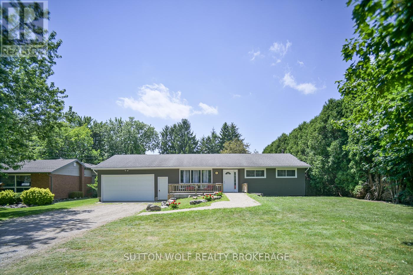566 Head Street N, Strathroy-Caradoc, Ontario N7G 4K8 - Photo 1 - X13518232