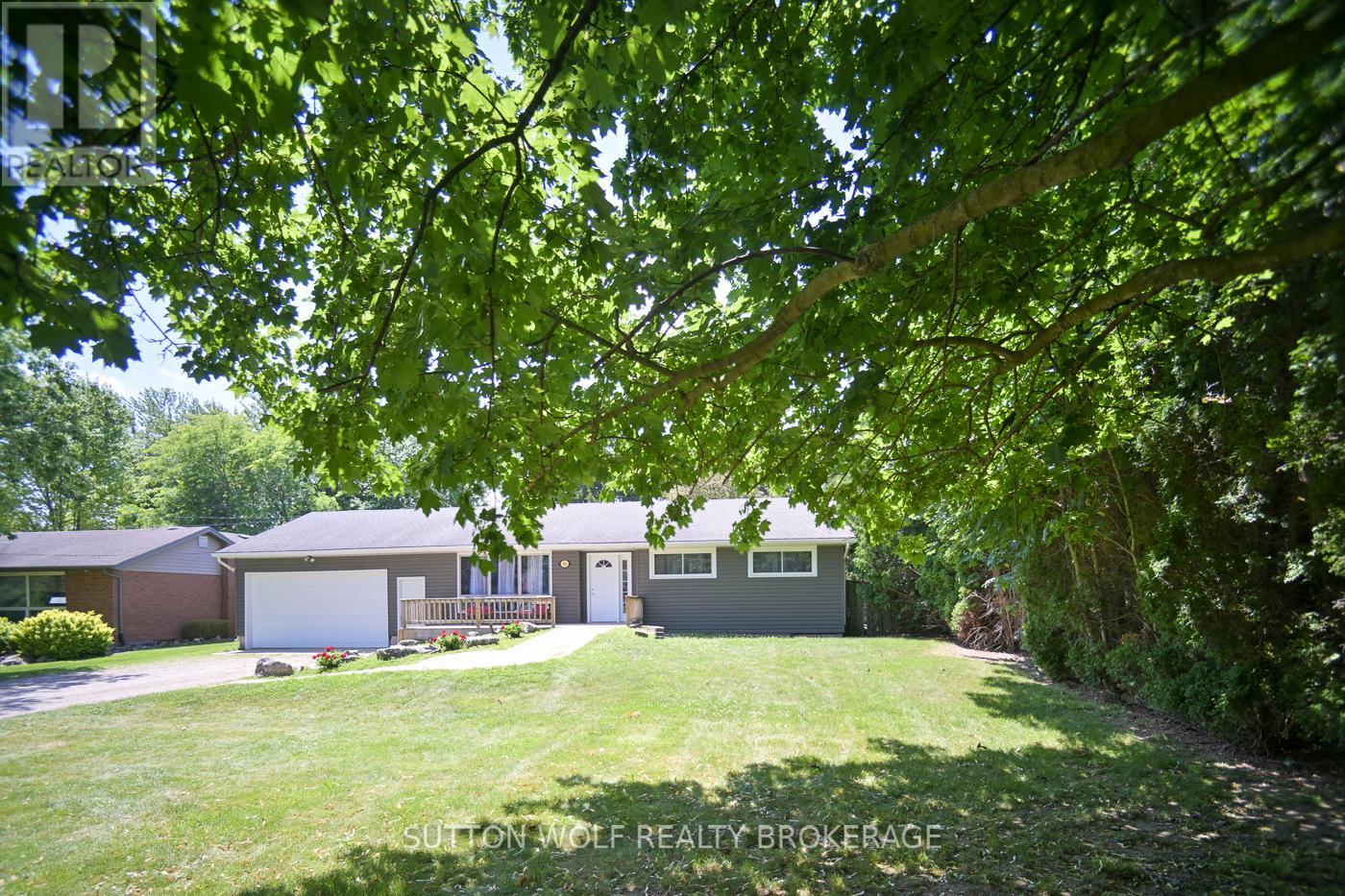 566 Head Street N, Strathroy-Caradoc, Ontario N7G 4K8 - Photo 3 - X13518232