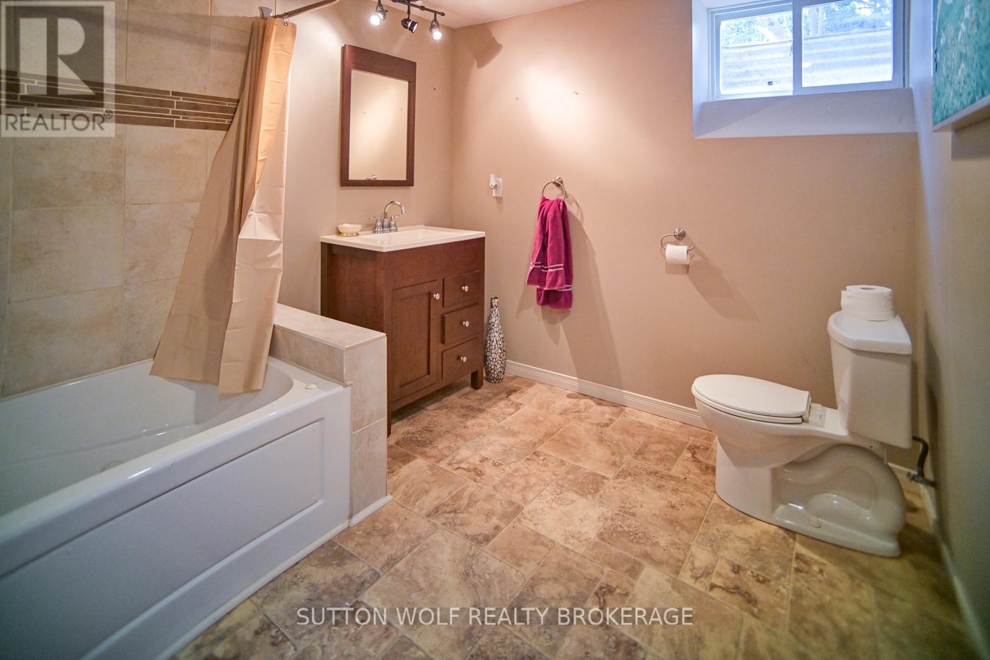 566 Head Street N, Strathroy-Caradoc, Ontario N7G 4K8 - Photo 31 - X13518232