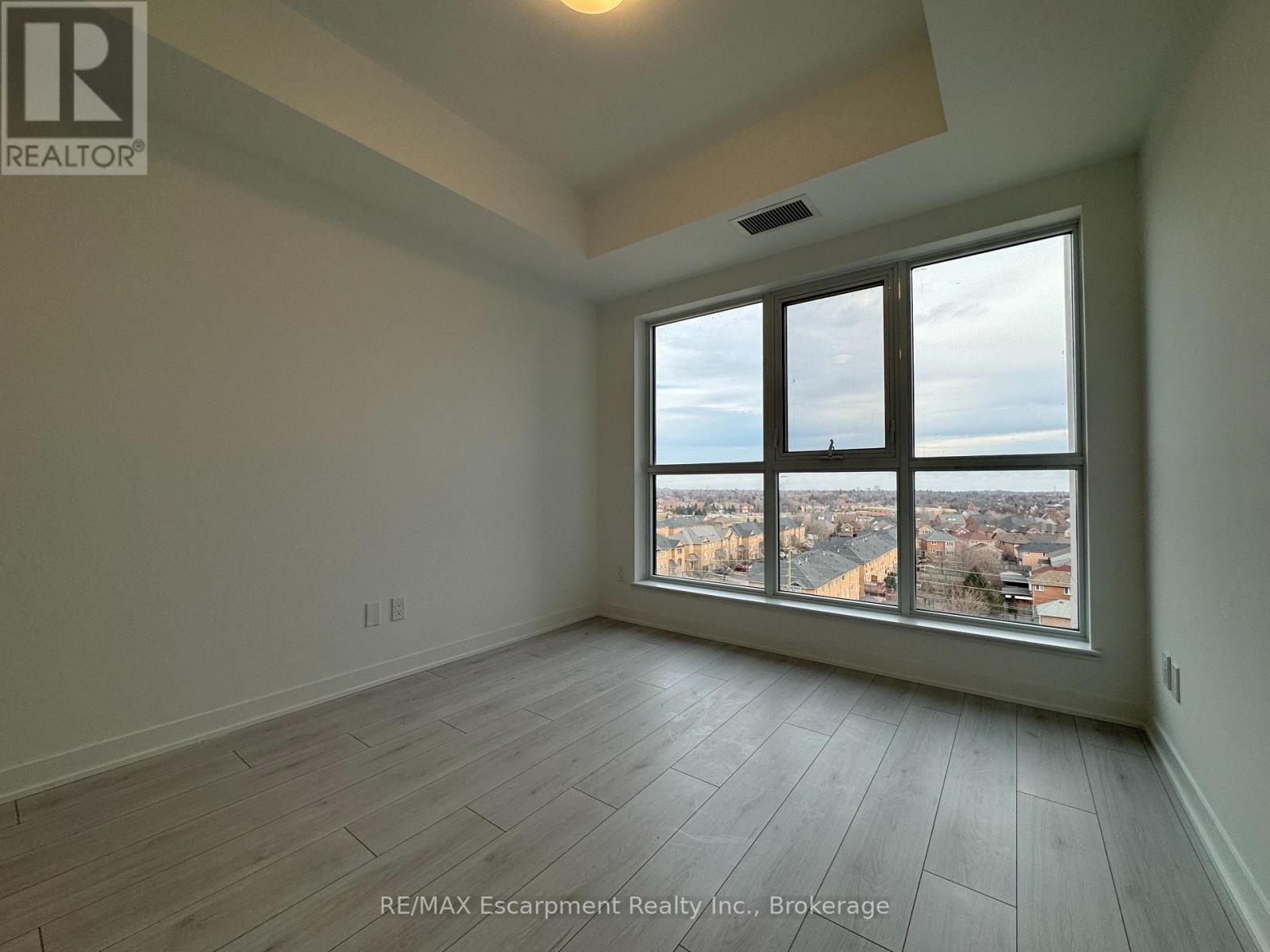 721 - 405 Dundas Street W, Oakville, Ontario  L6M 5P9 - Photo 11 - W13518396
