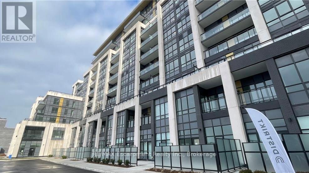 721 - 405 Dundas Street W, Oakville, Ontario  L6M 5P9 - Photo 2 - W13518396