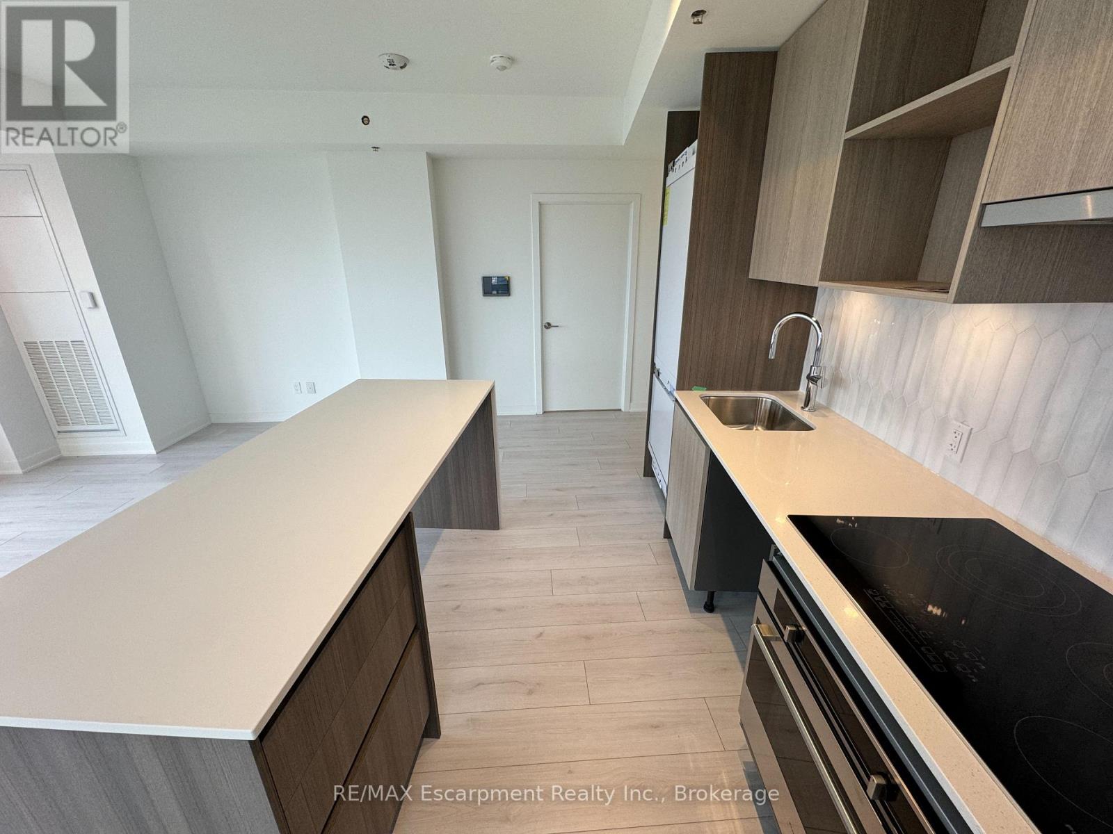 721 - 405 Dundas Street W, Oakville, Ontario  L6M 5P9 - Photo 6 - W13518396
