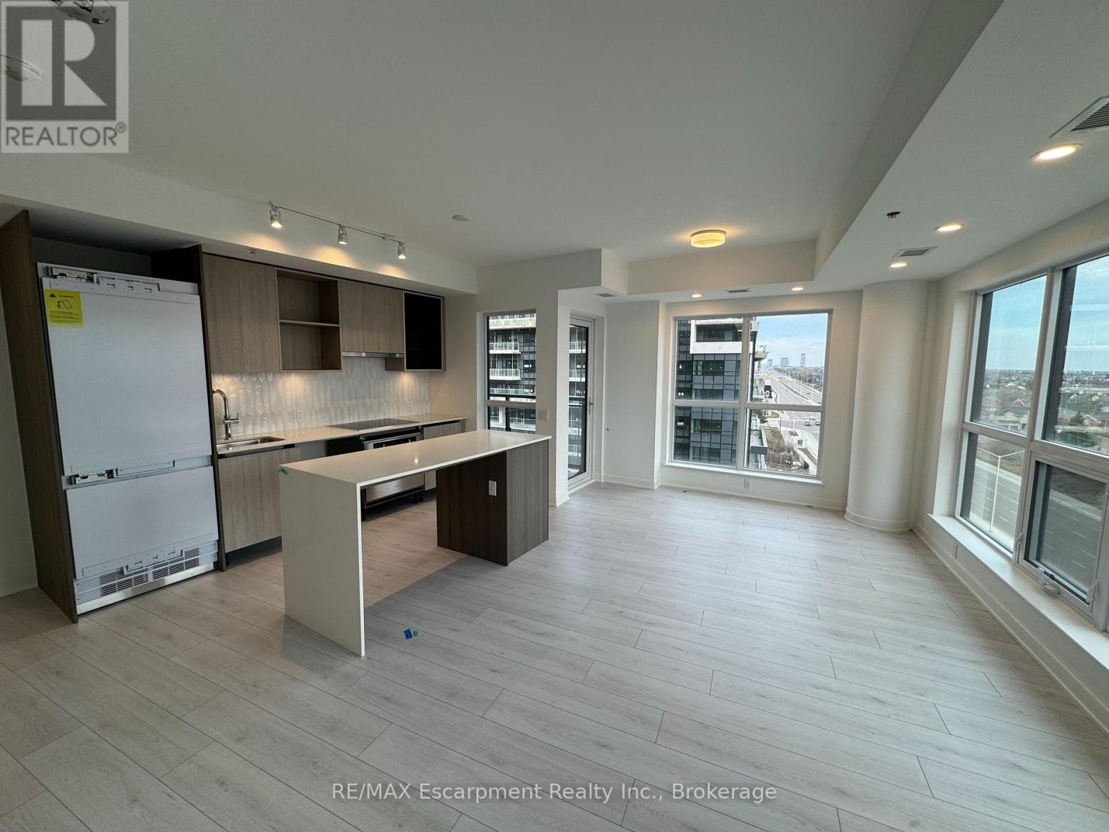 721 - 405 Dundas Street W, Oakville, Ontario  L6M 5P9 - Photo 7 - W13518396