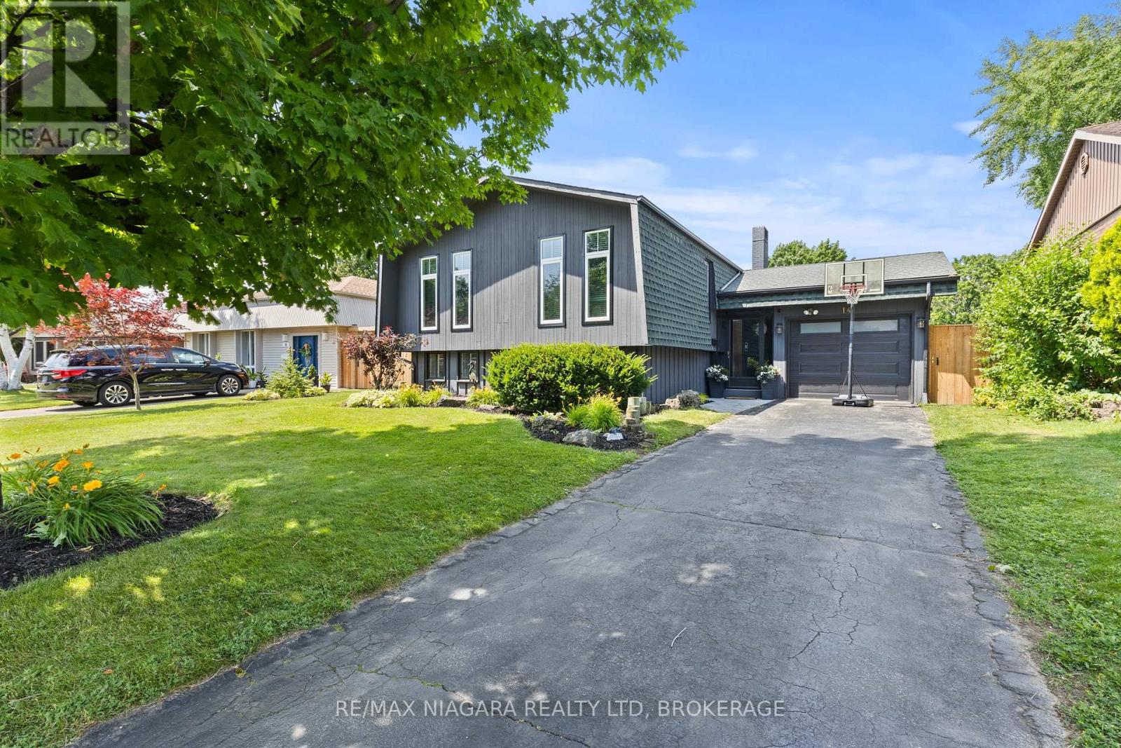 14 THE CEDARS, St. Catharines, Ontario