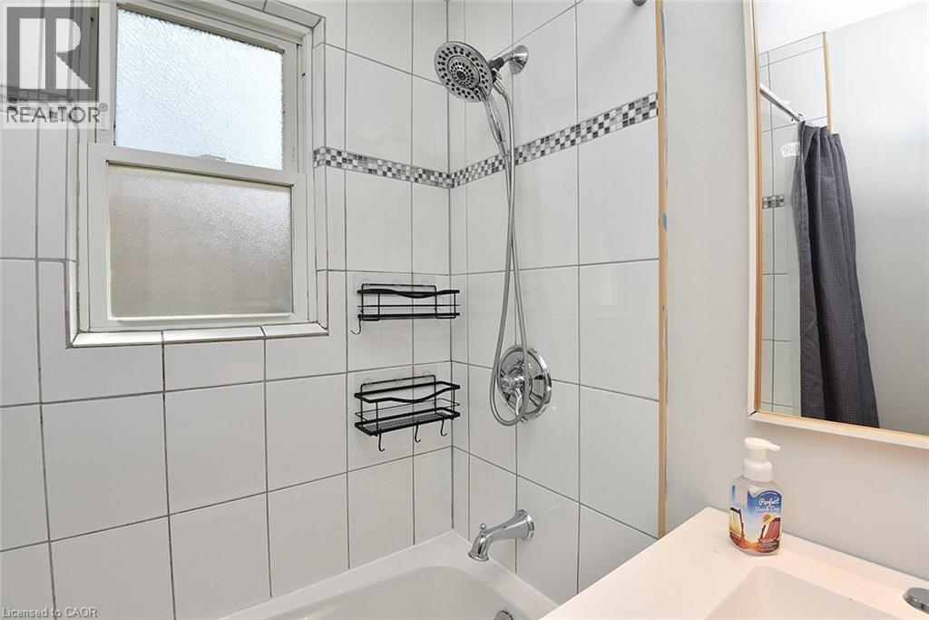 282 East 38th Street, Hamilton, Ontario  L8V 4G3 - Photo 21 - 40844731