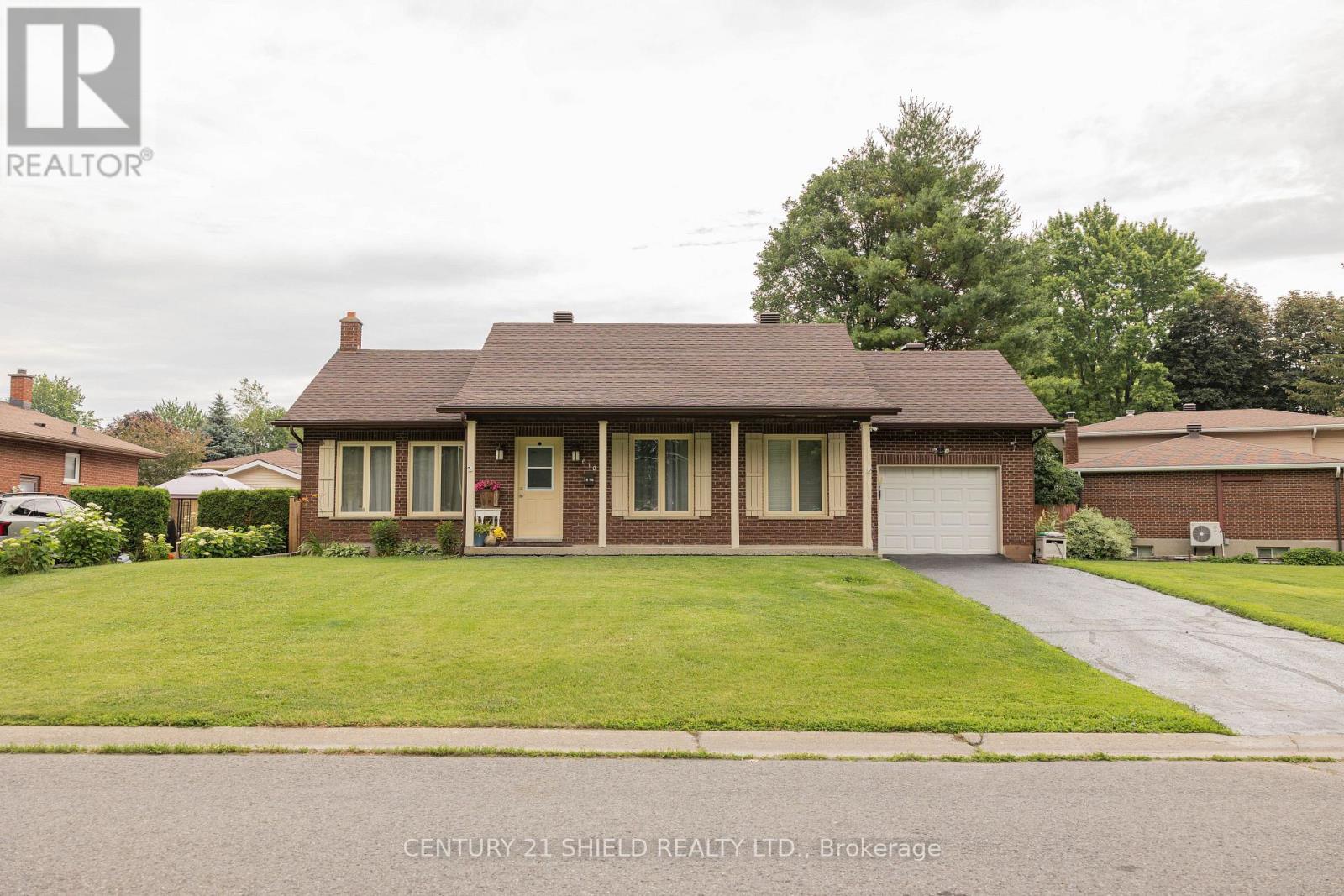 610 DUNDAS CRESCENT, Cornwall, Ontario