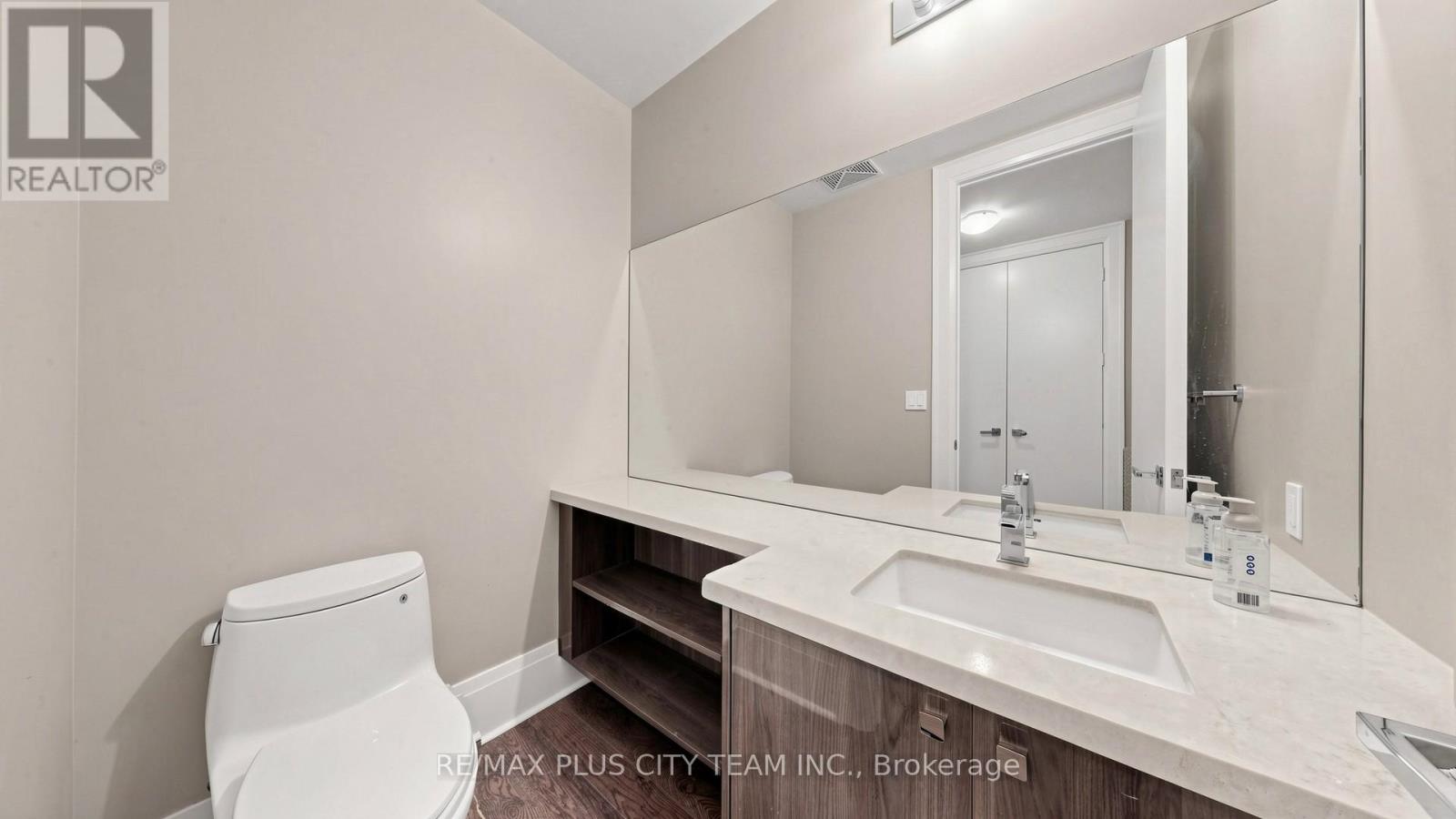 Th122 - 29 Queens Quay E, Toronto, Ontario  M5E 0A5 - Photo 11 - C13518482