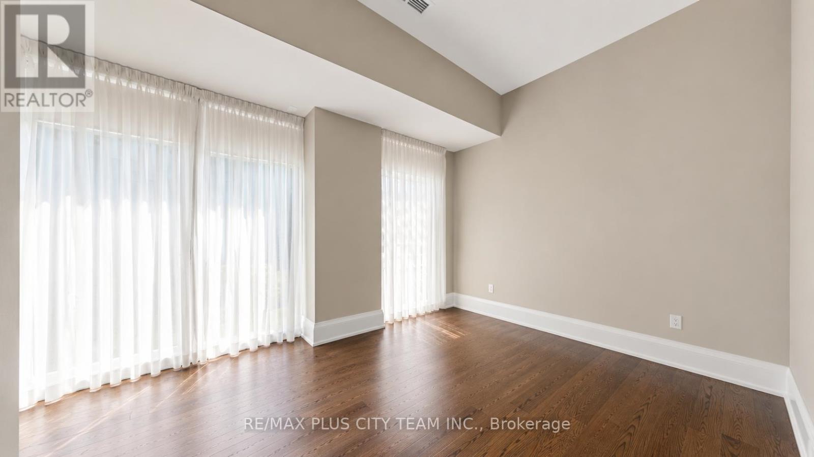 Th122 - 29 Queens Quay E, Toronto, Ontario  M5E 0A5 - Photo 19 - C13518482