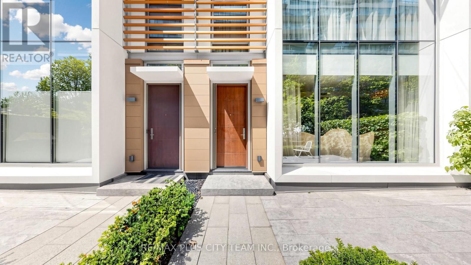 Th122 - 29 Queens Quay E, Toronto, Ontario  M5E 0A5 - Photo 2 - C13518482