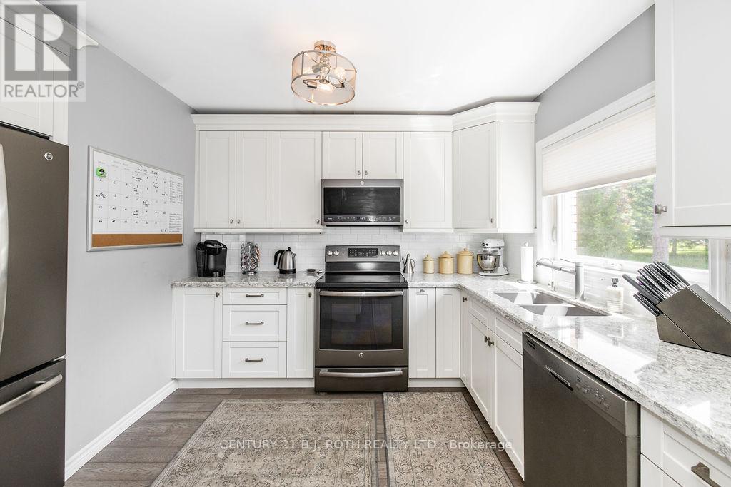 31 Robern Avenue, Tiny, Ontario  L0L 2J0 - Photo 11 - S13518302