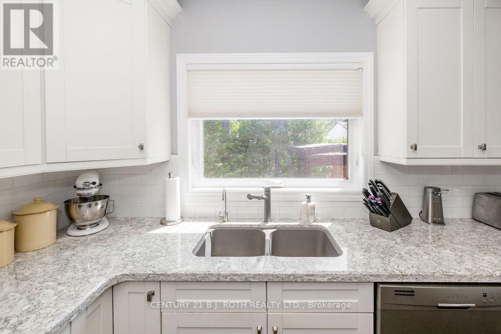 31 Robern Avenue, Tiny, Ontario  L0L 2J0 - Photo 12 - S13518302