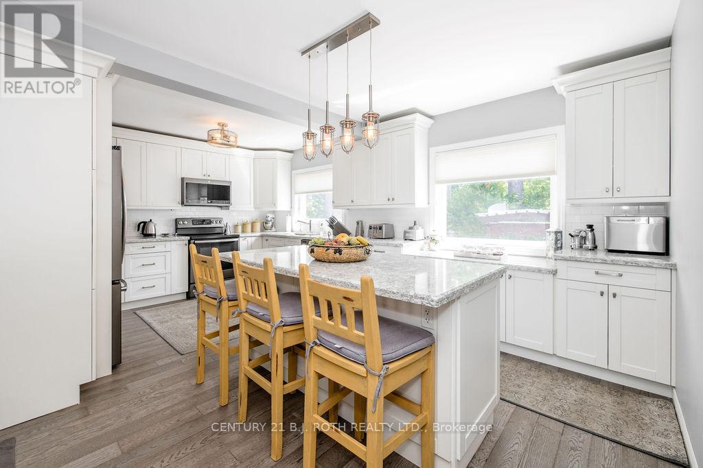 31 Robern Avenue, Tiny, Ontario  L0L 2J0 - Photo 9 - S13518302