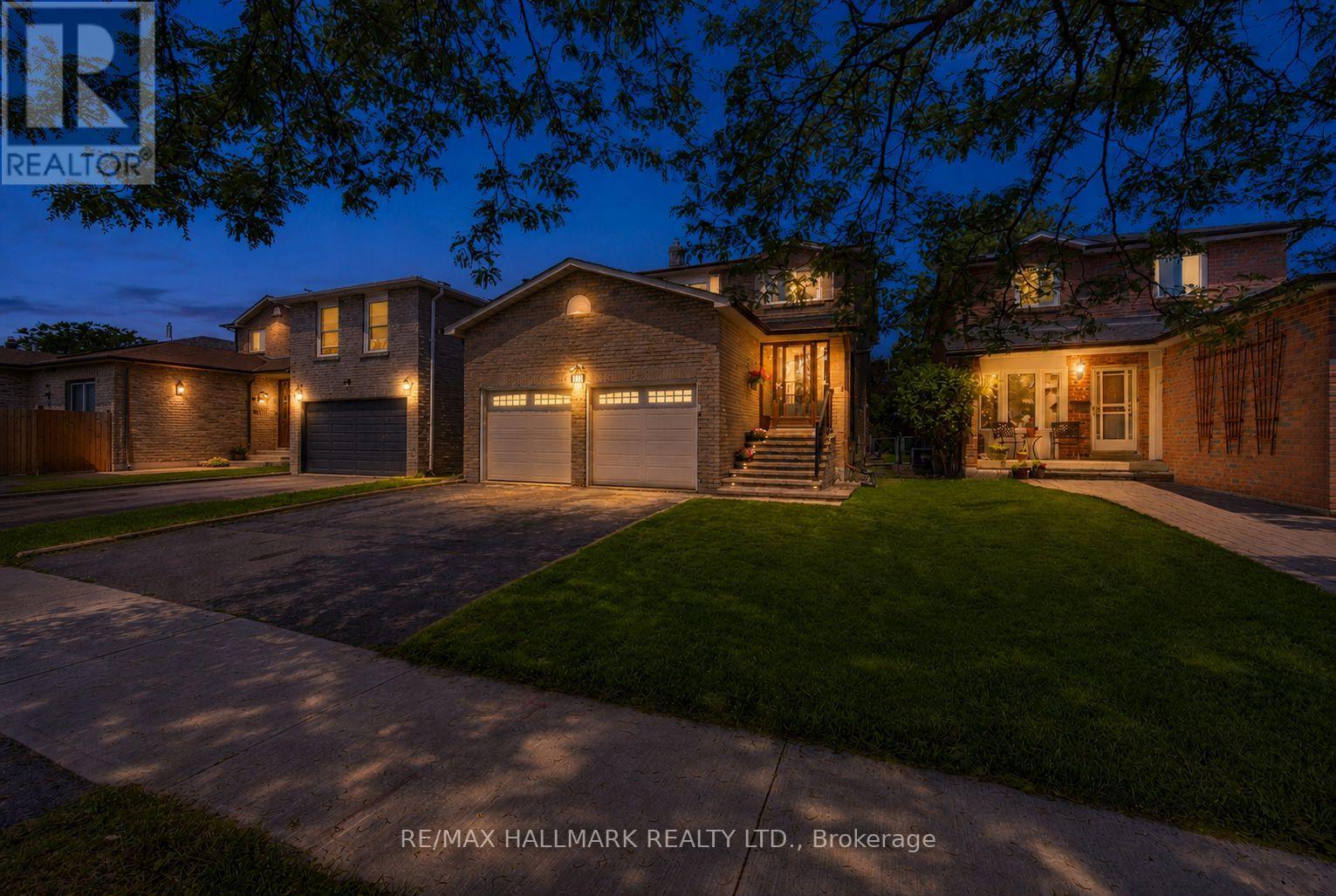 108 WINTER GARDENS TRAIL, Toronto, Ontario