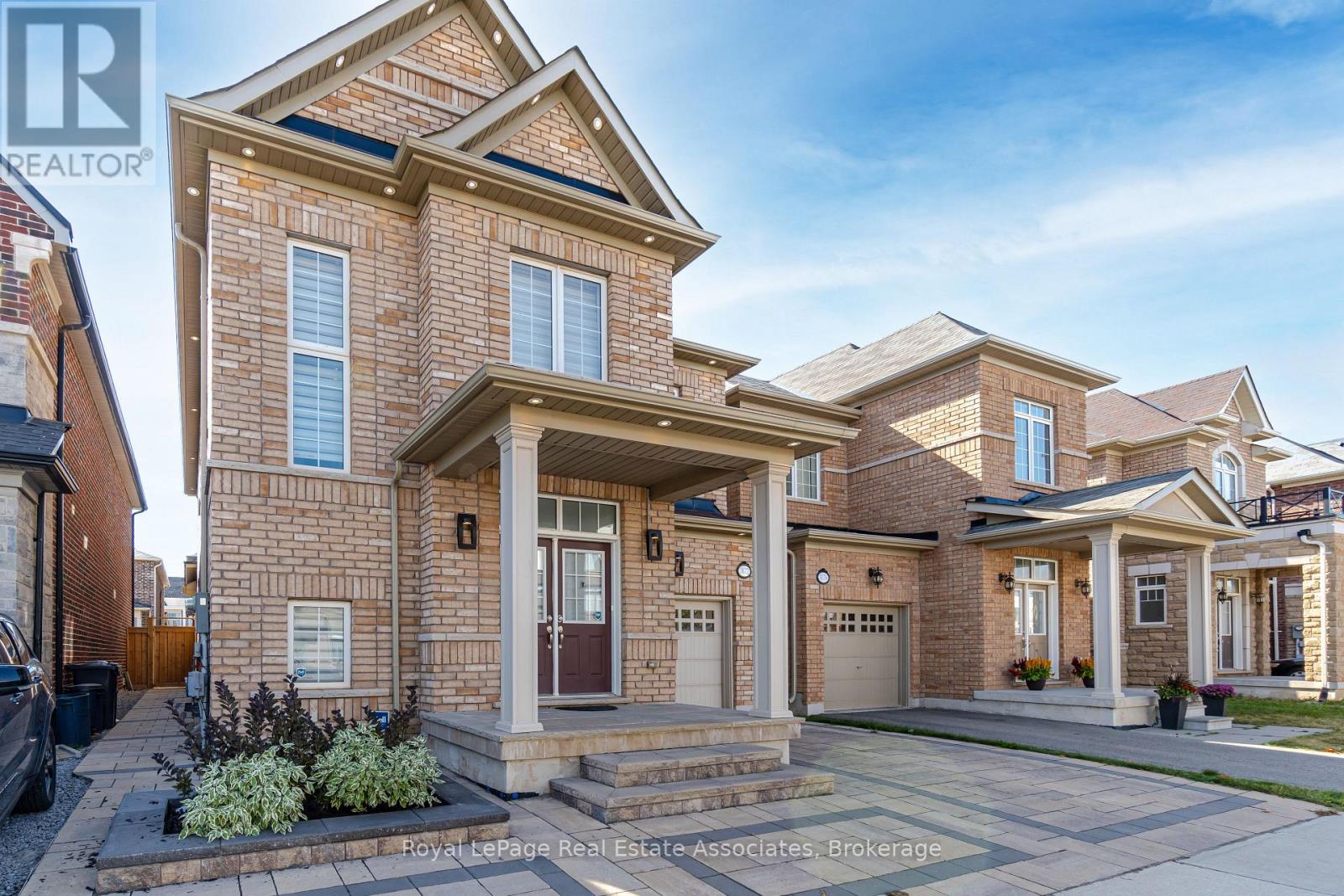 3172 Ernest Appelbe Boulevard, Oakville, Ontario  L6H 7C3 - Photo 2 - W13518248