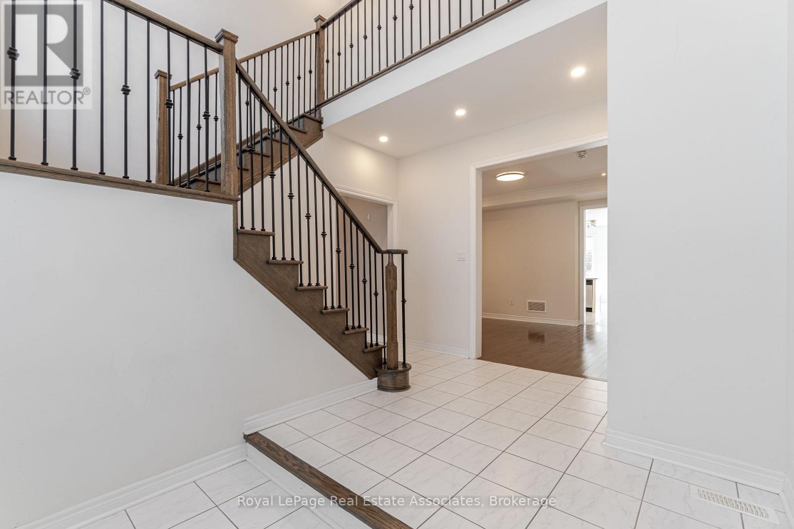 3172 Ernest Appelbe Boulevard, Oakville, Ontario  L6H 7C3 - Photo 4 - W13518248