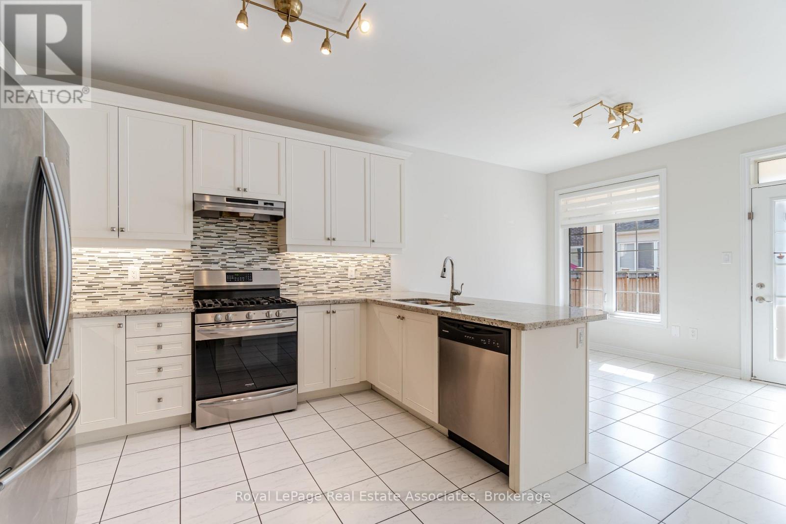 3172 Ernest Appelbe Boulevard, Oakville, Ontario  L6H 7C3 - Photo 6 - W13518248