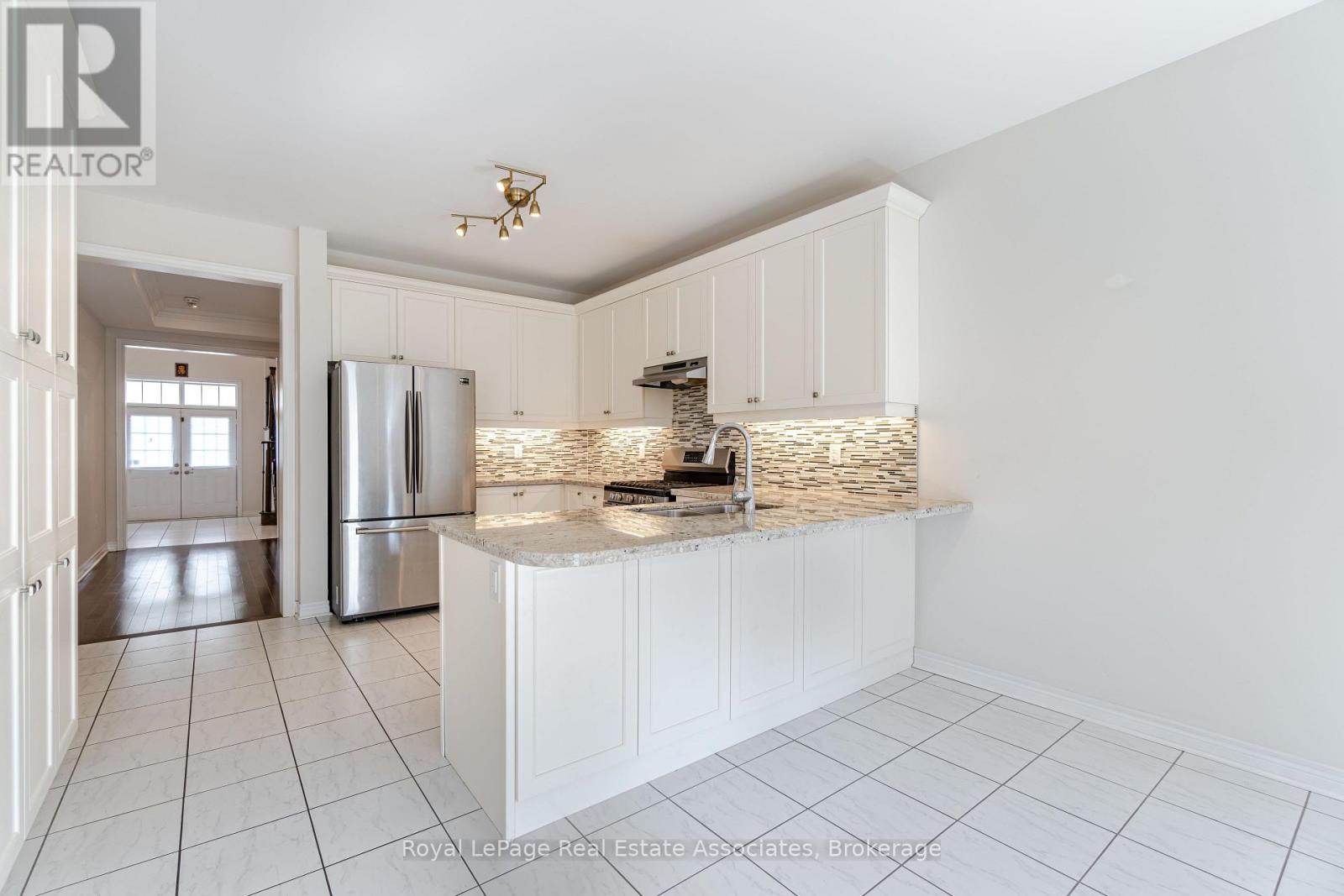 3172 Ernest Appelbe Boulevard, Oakville, Ontario  L6H 7C3 - Photo 7 - W13518248