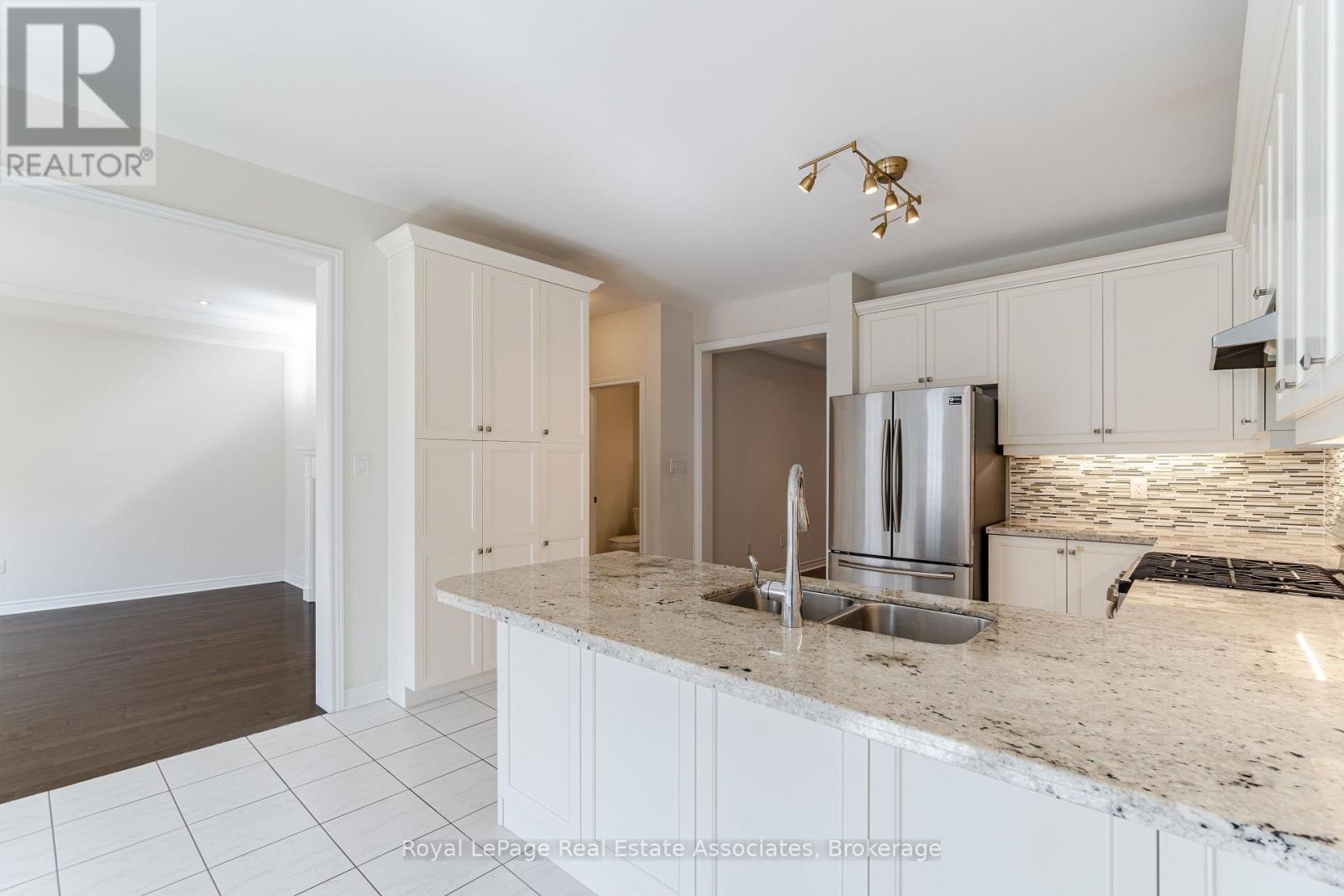 3172 Ernest Appelbe Boulevard, Oakville, Ontario  L6H 7C3 - Photo 8 - W13518248