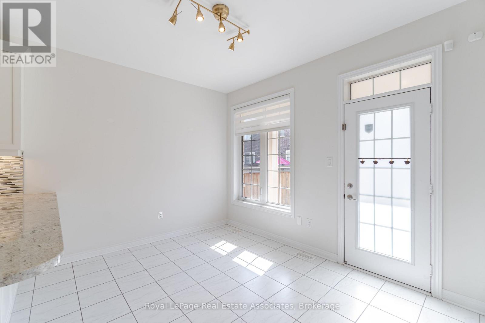 3172 Ernest Appelbe Boulevard, Oakville, Ontario  L6H 7C3 - Photo 9 - W13518248